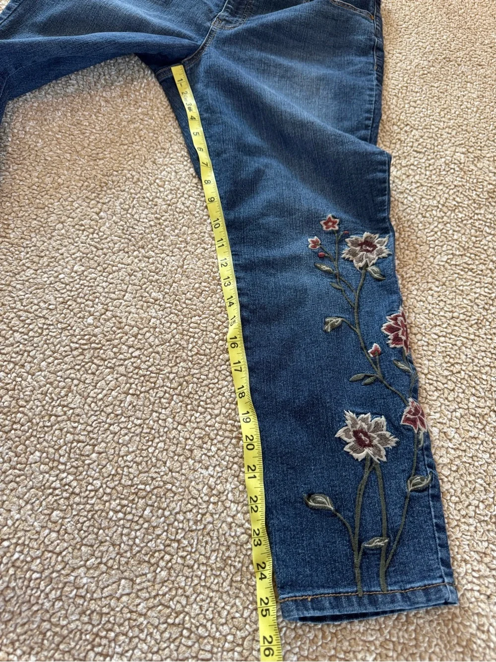Artisan NY Floral Embroidered Straight Leg Jeans Medium Wash Stretch Denim